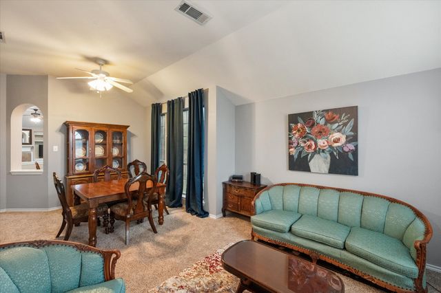 202 Creek Point Lane, Arlington, TX 76002