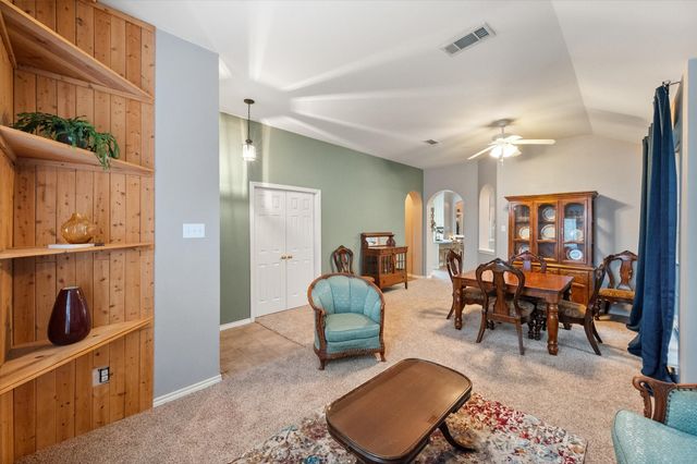 202 Creek Point Lane, Arlington, TX 76002