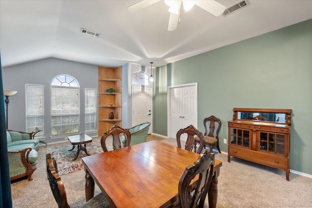 202 Creek Point Lane, Arlington, TX 76002