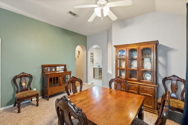 202 Creek Point Lane, Arlington, TX 76002