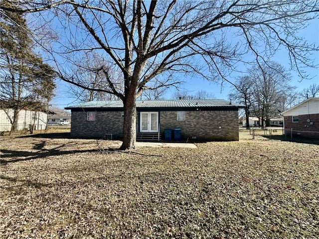339 Davis Street, Pea Ridge, AR 72751