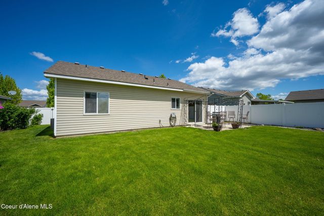 2290 E Knapp DR, Post Falls, ID 83854