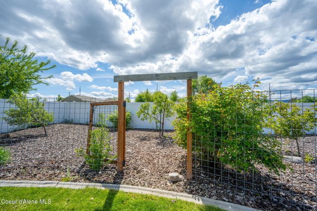 2290 E Knapp DR, Post Falls, ID 83854