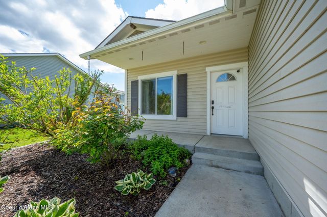 2290 E Knapp DR, Post Falls, ID 83854