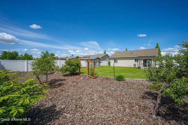 2290 E Knapp DR, Post Falls, ID 83854