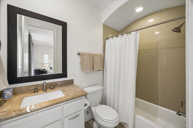 5717 Arabelle Crest, Houston, TX 77007