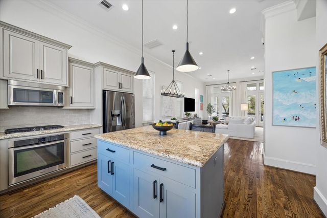 5717 Arabelle Crest, Houston, TX 77007