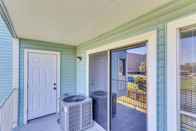 18617 Egret Bay Boulevard 1119, Webster, TX 77058