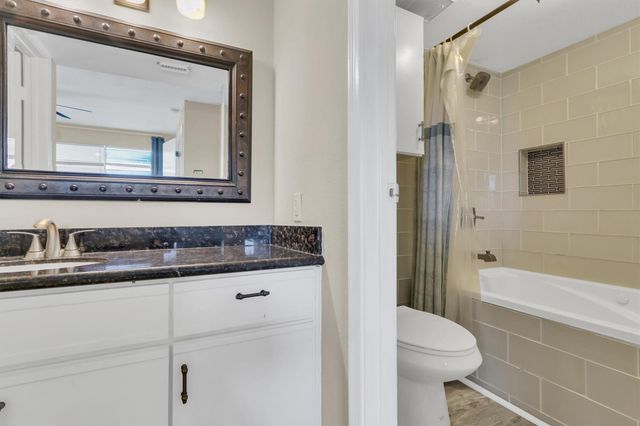 18617 Egret Bay Boulevard 1119, Webster, TX 77058