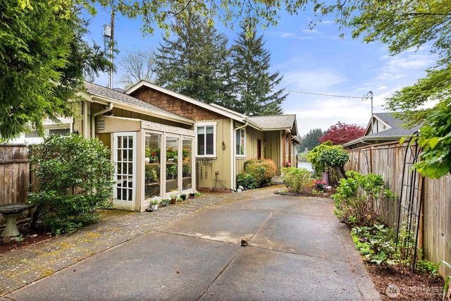 6211 Shady Lane SE, Lacey, WA 98503