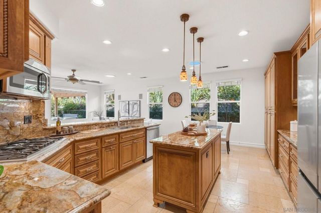 1129 Via Vera Cruz, San Marcos, CA 92078