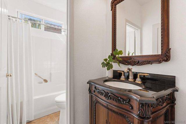 1129 Via Vera Cruz, San Marcos, CA 92078
