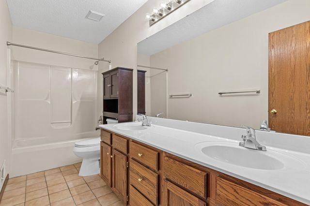 1220 Ravenswood Court, Shoreview, MN 55126