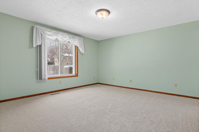 1220 Ravenswood Court, Shoreview, MN 55126