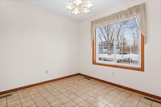 1220 Ravenswood Court, Shoreview, MN 55126