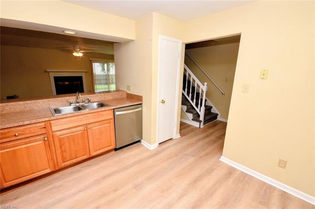 5216 Johnstown LN, Virginia Beach, VA 23464