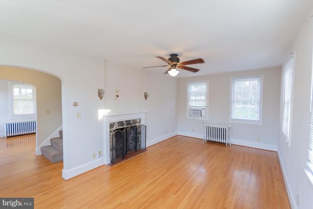 1104 W RACE ST, Martinsburg, WV 25401