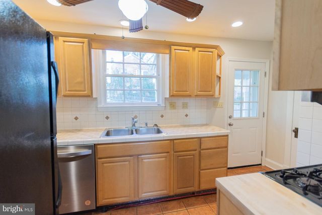 1104 W RACE ST, Martinsburg, WV 25401