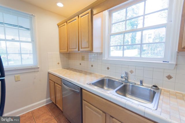 1104 W RACE ST, Martinsburg, WV 25401