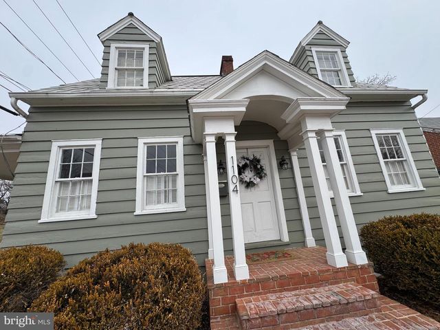 1104 W RACE ST, Martinsburg, WV 25401