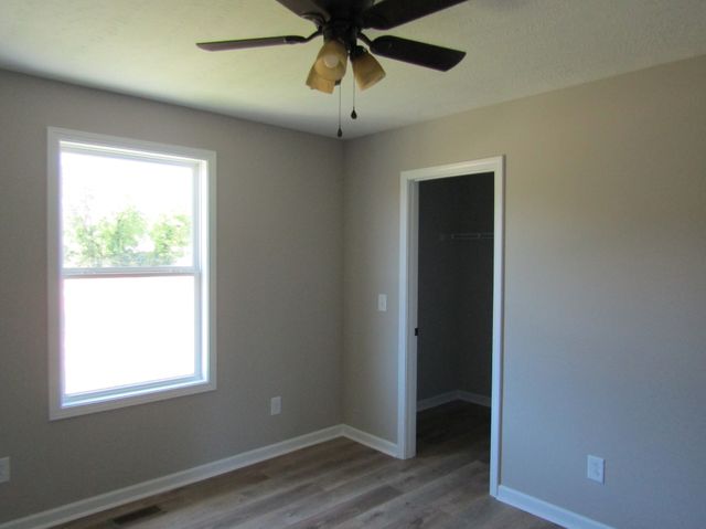500 Crescent Factory Rd, Lawrenceburg, TN 38464
