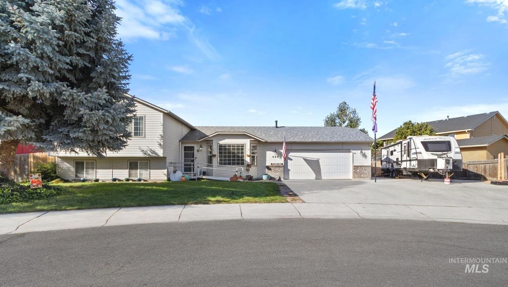 667 E Grouse Ct, Meridian, ID 83646 photo 2