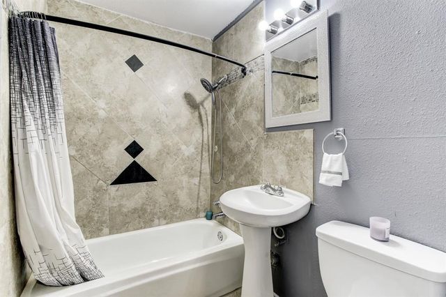 9005 Cheer Street, Houston, TX 77063