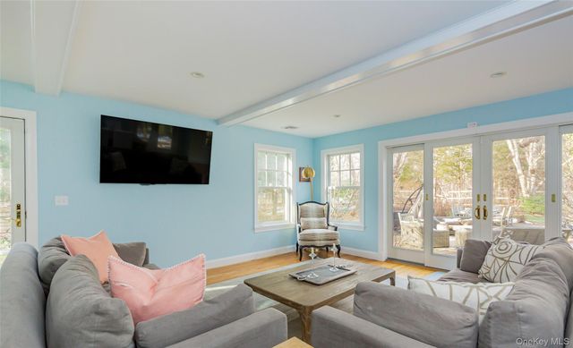 10 Deer Path, East Hampton, NY 11937