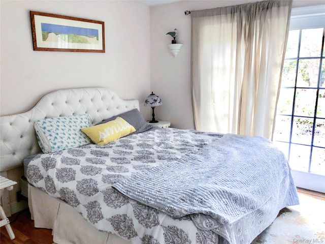 10 Deer Path, East Hampton, NY 11937