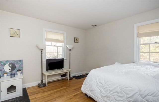 10 Deer Path, East Hampton, NY 11937