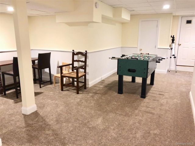 10 Deer Path, East Hampton, NY 11937