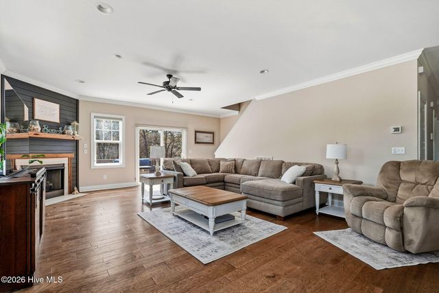 121 Longleaf Drive, West End, NC 27376