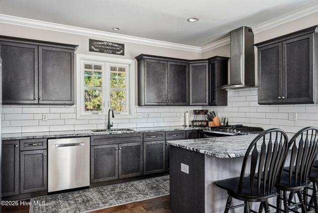 121 Longleaf Drive, West End, NC 27376