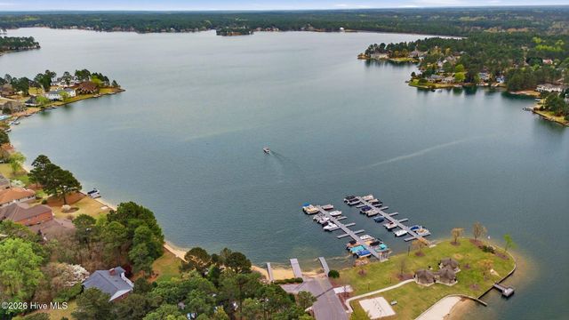 121 Longleaf Drive, West End, NC 27376