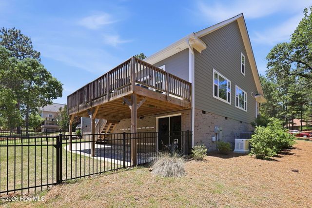 121 Longleaf Drive, West End, NC 27376