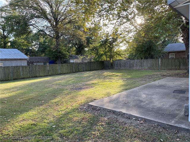 101 W Howard Street, Roland, OK 74954