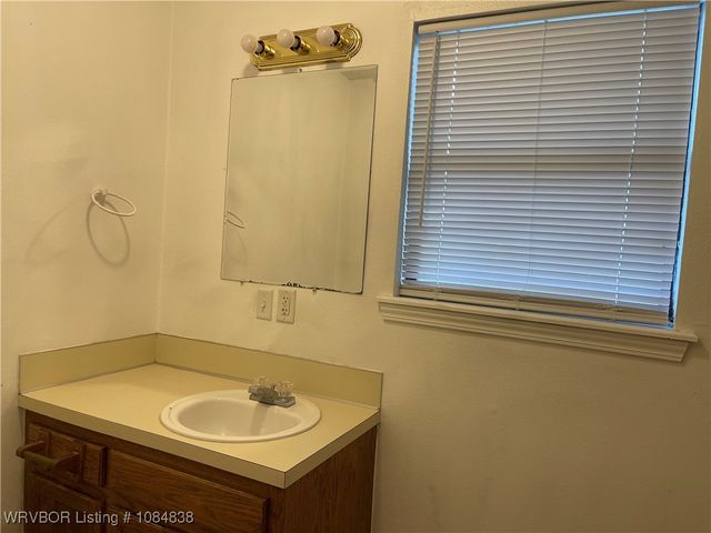 101 W Howard Street, Roland, OK 74954