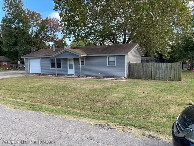 101 W Howard Street, Roland, OK 74954