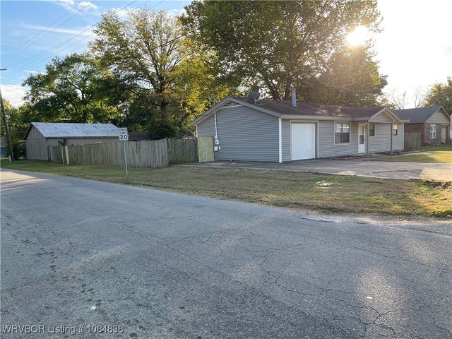 101 W Howard Street, Roland, OK 74954