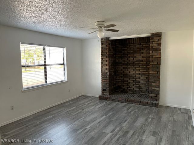 101 W Howard Street, Roland, OK 74954