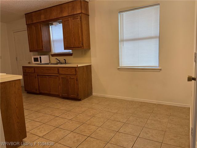 101 W Howard Street, Roland, OK 74954