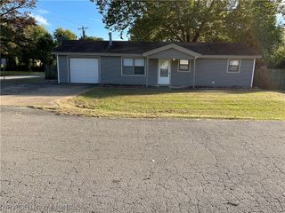 101 W Howard Street, Roland, OK 74954