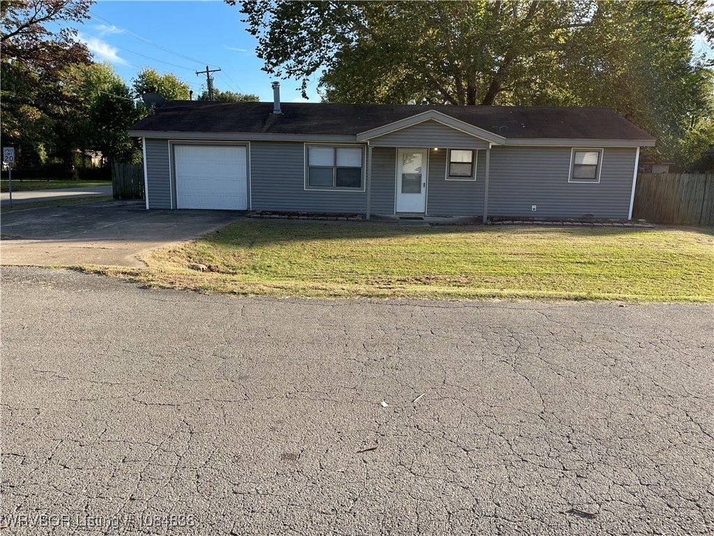 101 W Howard Street, Roland, OK 74954