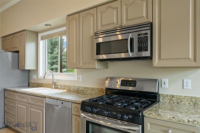 1028 Summer Ridge Road, Bozeman, MT 59715