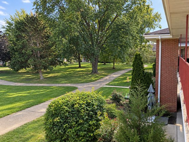 1105 Holiday Lane 14, Des Plaines, IL 60016