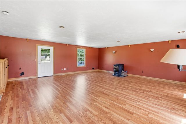 27 Charles Avenue, Uxbridge, MA 01569