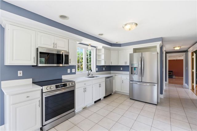 27 Charles Avenue, Uxbridge, MA 01569