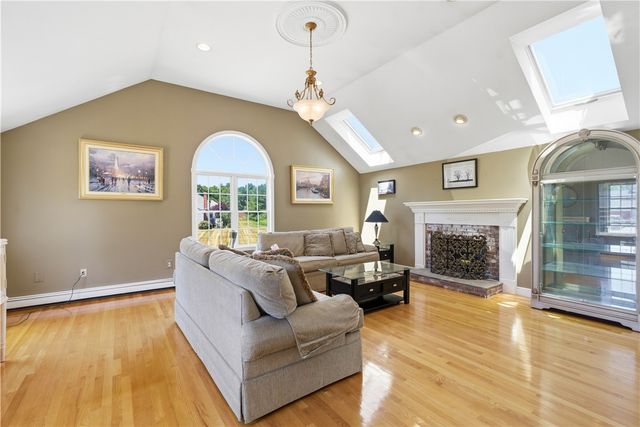 27 Charles Avenue, Uxbridge, MA 01569