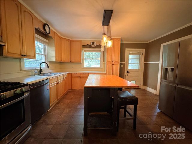 616 E Oakwood Avenue, Albemarle, NC 28001