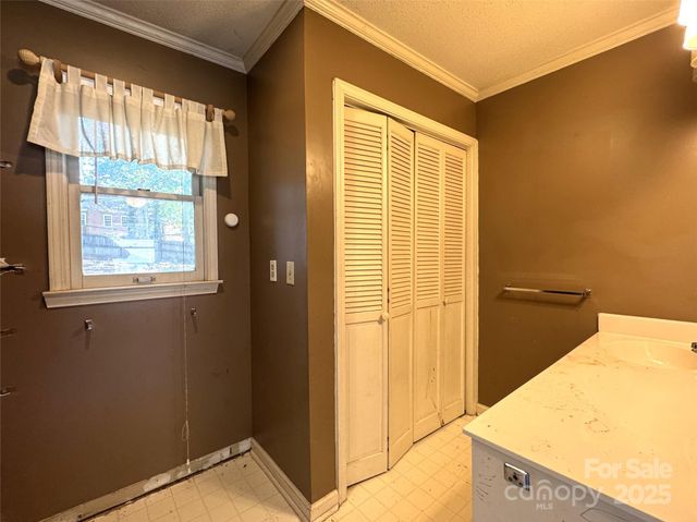616 E Oakwood Avenue, Albemarle, NC 28001